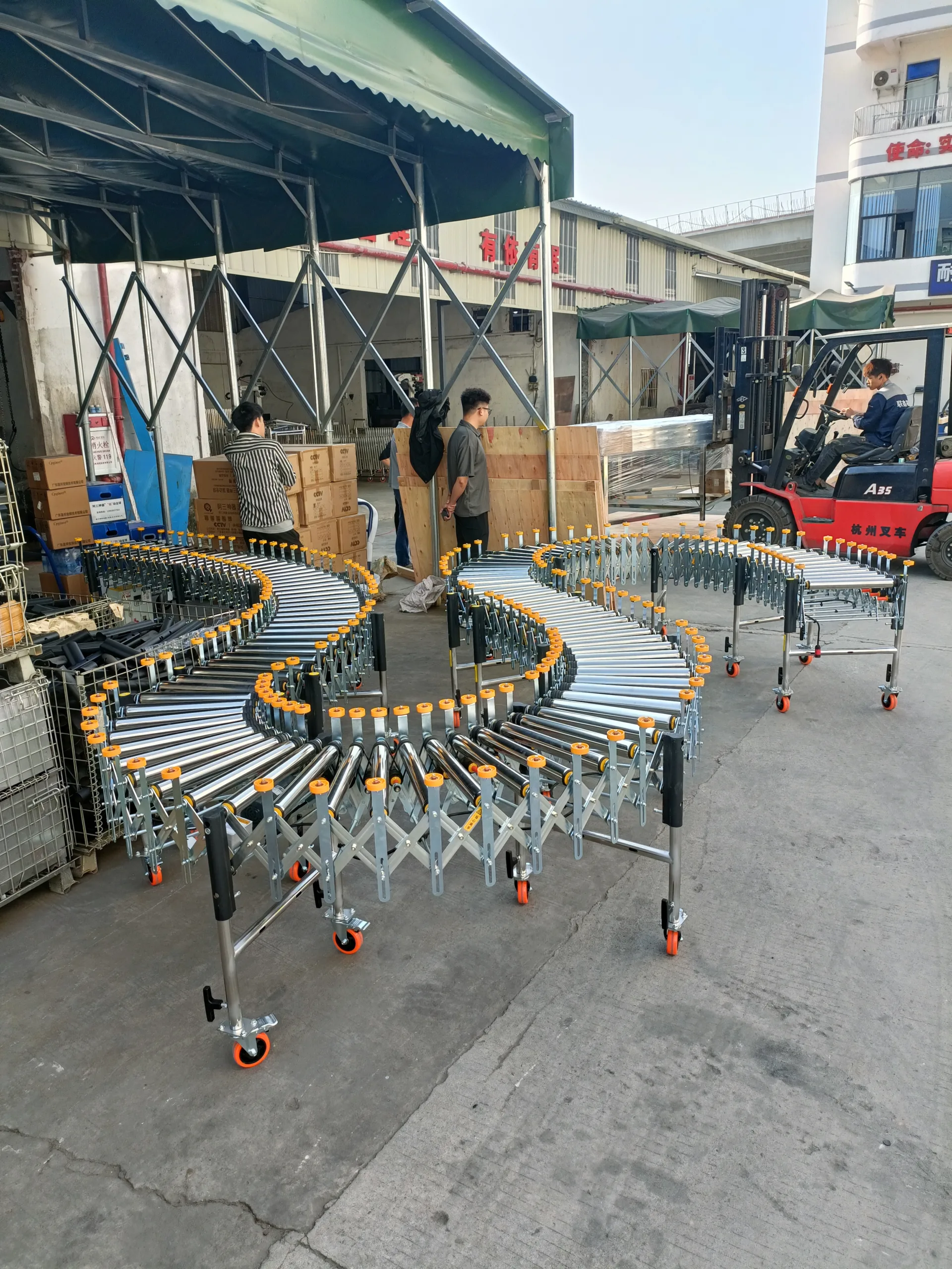 flexible and expanded powered roller conveyor