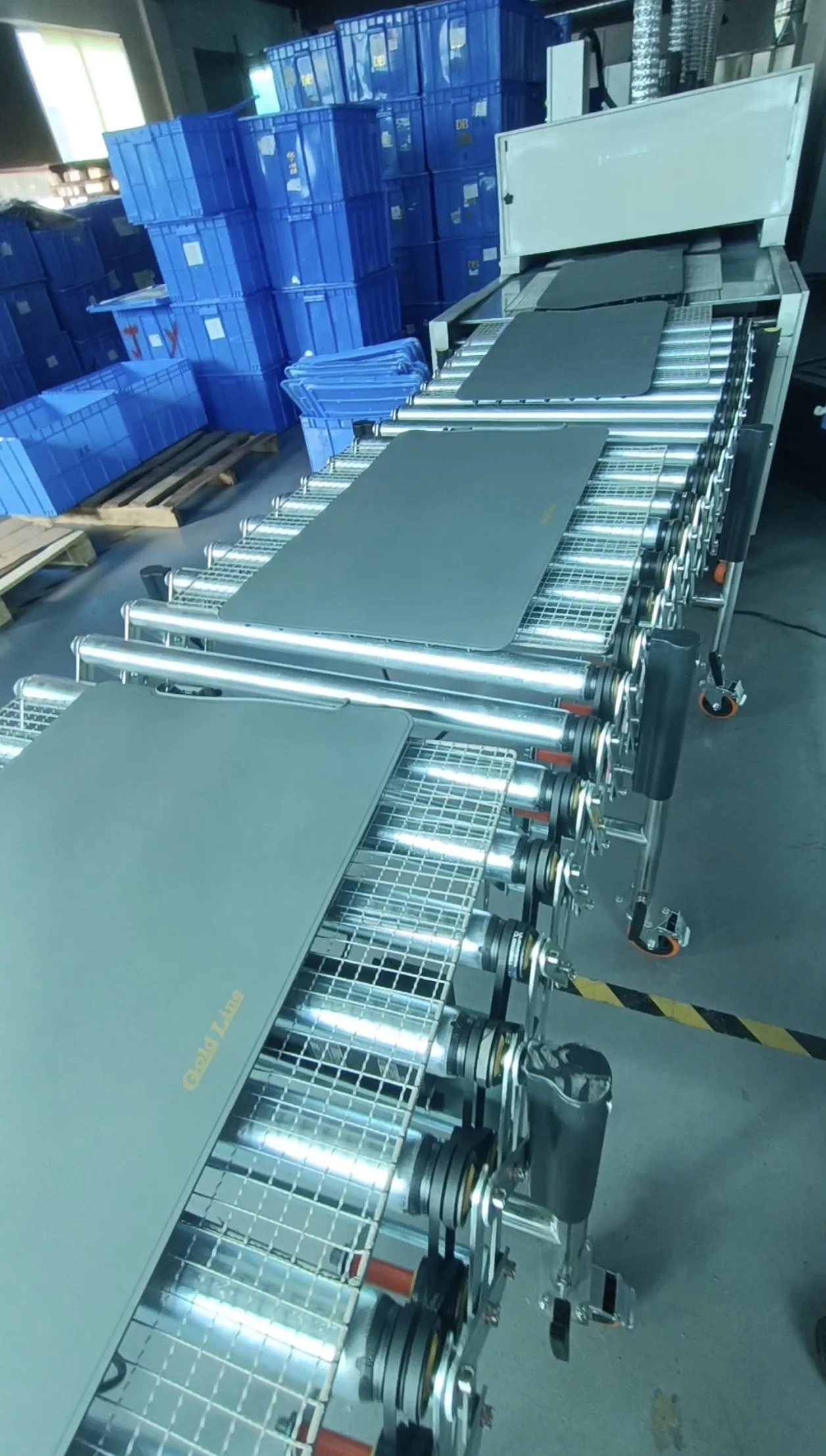 flexible powered roller conveyor in factory manufacturing process