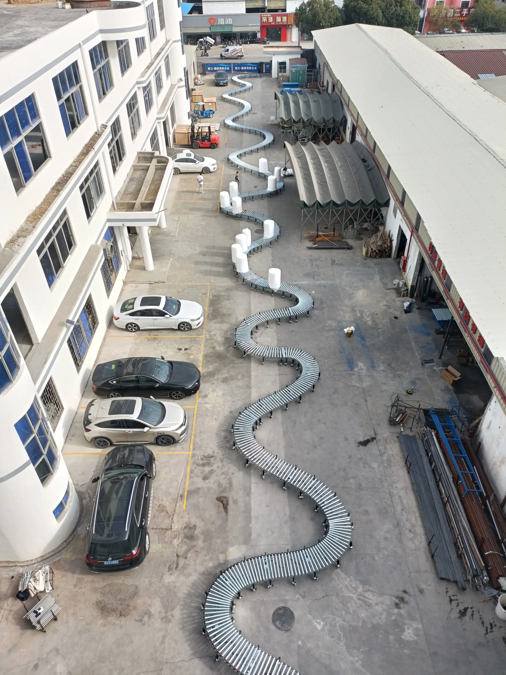 super long flexible expandable powered conveyor