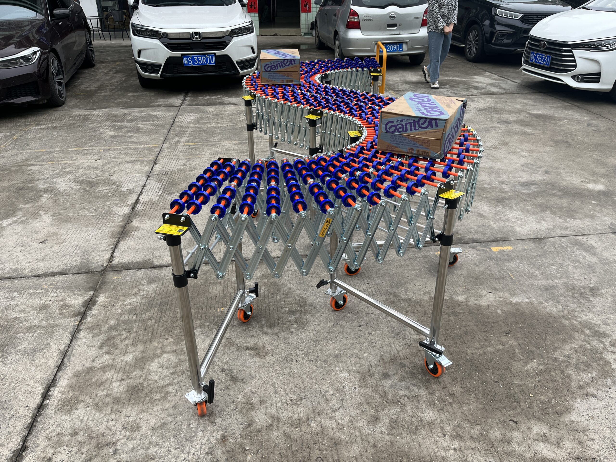 Gravity Skate Wheel Conveyor