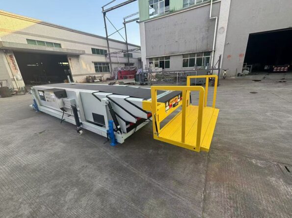 Telescopic Conveyor - 4 Sections