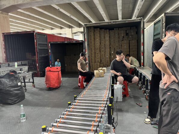 Naili Conveyor Customer Case - O-shaped Belt Powered Roller Conveyor in Truck Loading and Unloading