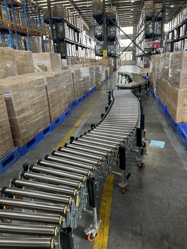 Naili Conveyor Customer Case - Multi-wedge Belt Powered Roller Conveyor in Logistics Warehouse