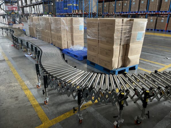Naili Conveyor Customer Case - Multi-wedge Belt Powered Roller Conveyor in Logistics Warehouse