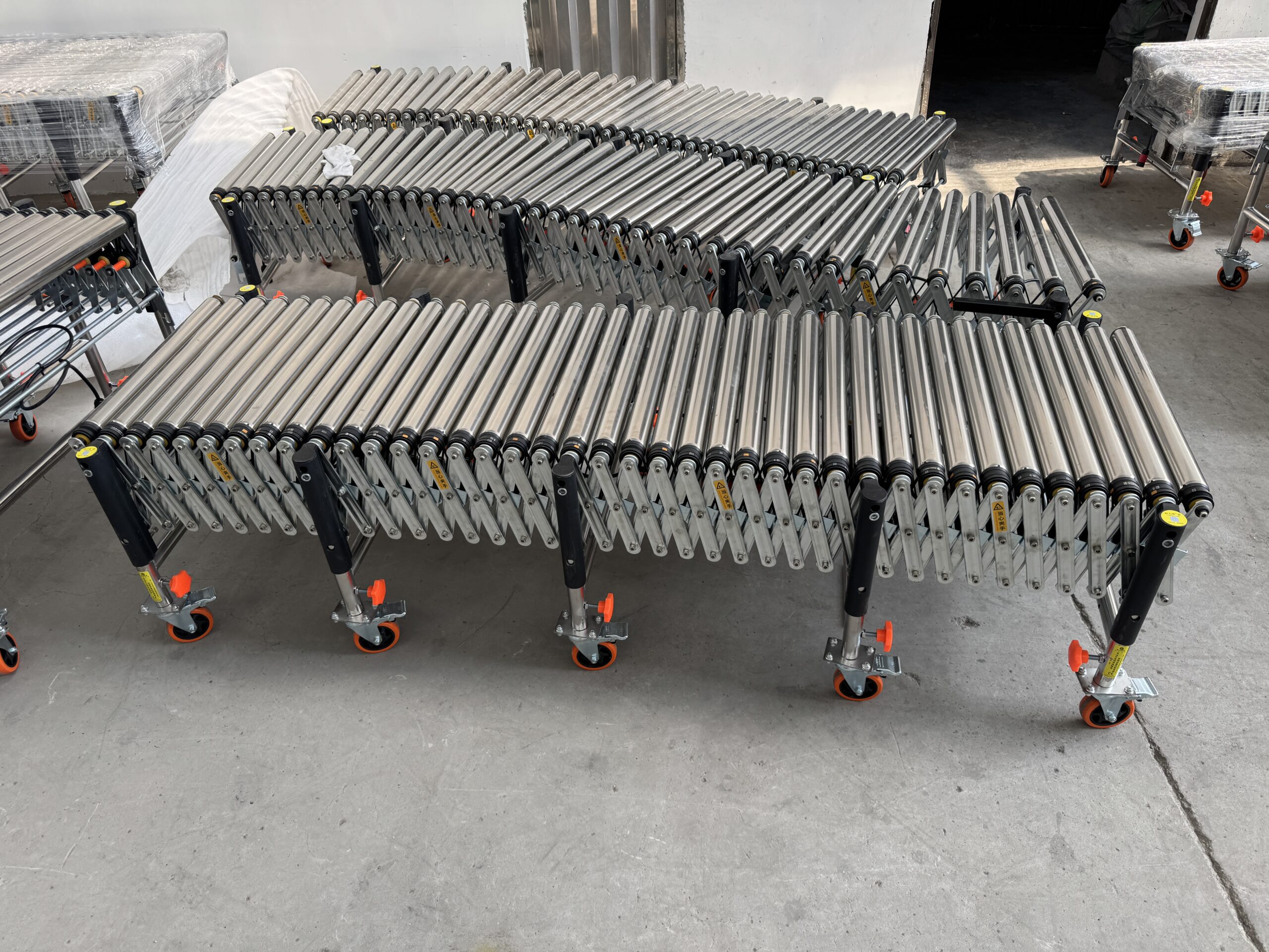 powered roller conveyor ready to pack