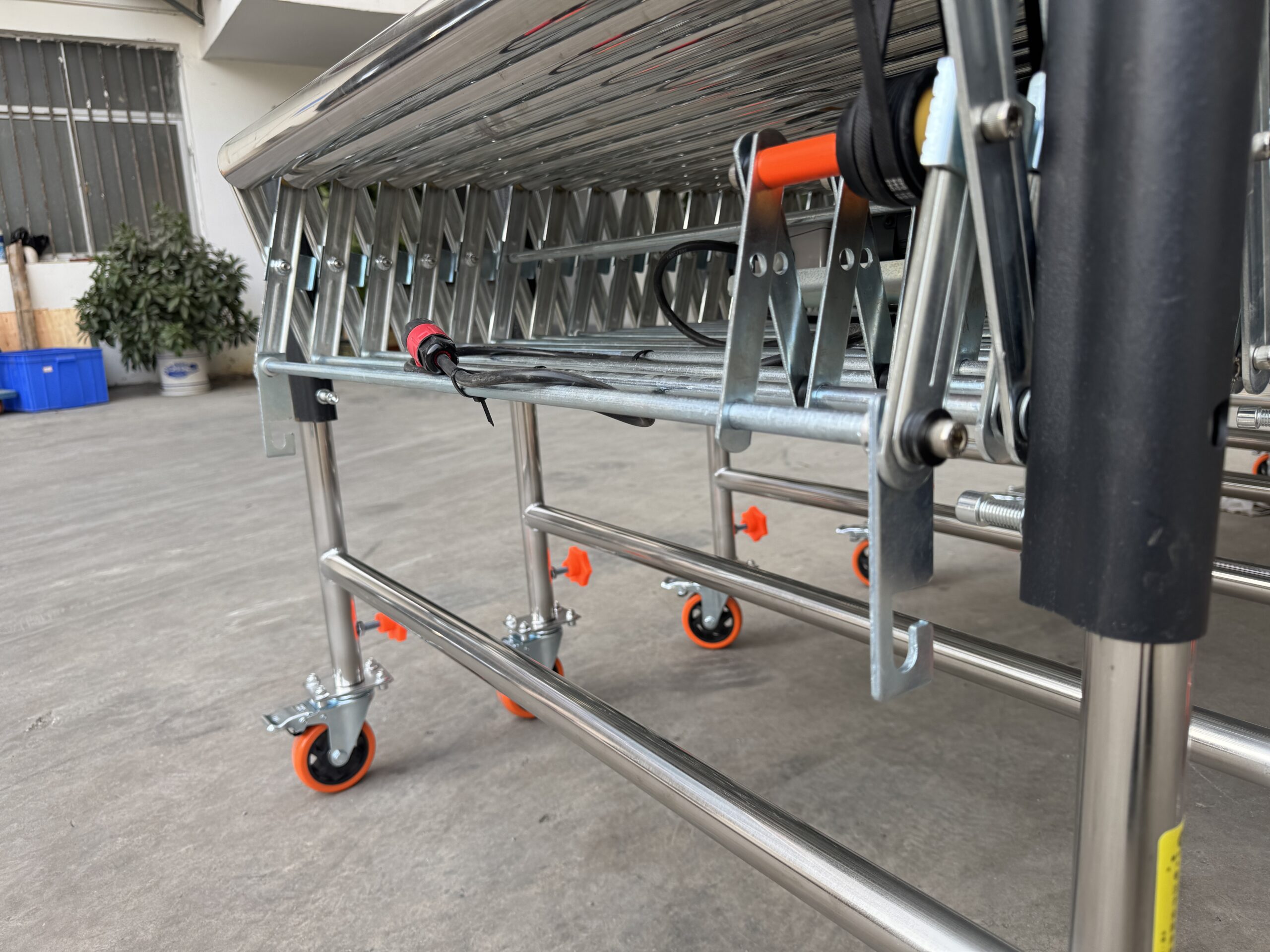 roller conveyor section connector