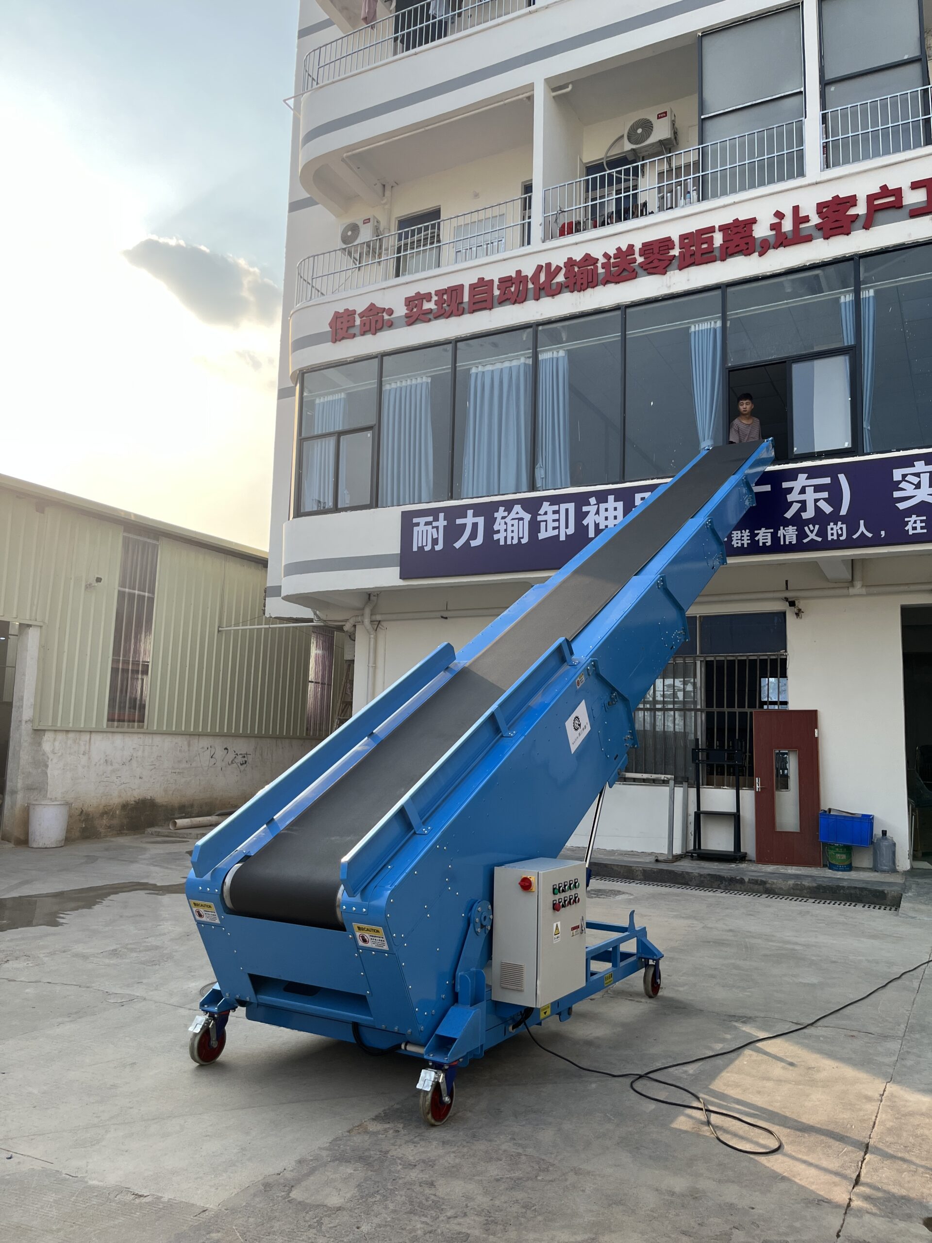 Telescopic Conveyor 5 Sections - from First Floor to Second Floor