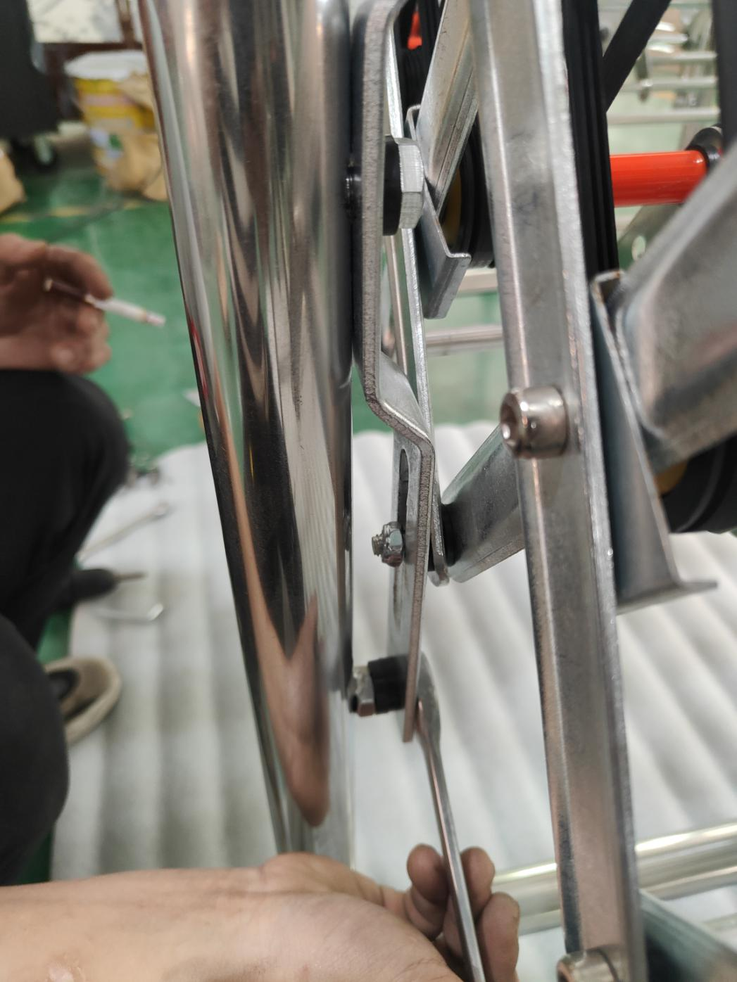 1. Remove scaffold housing screw