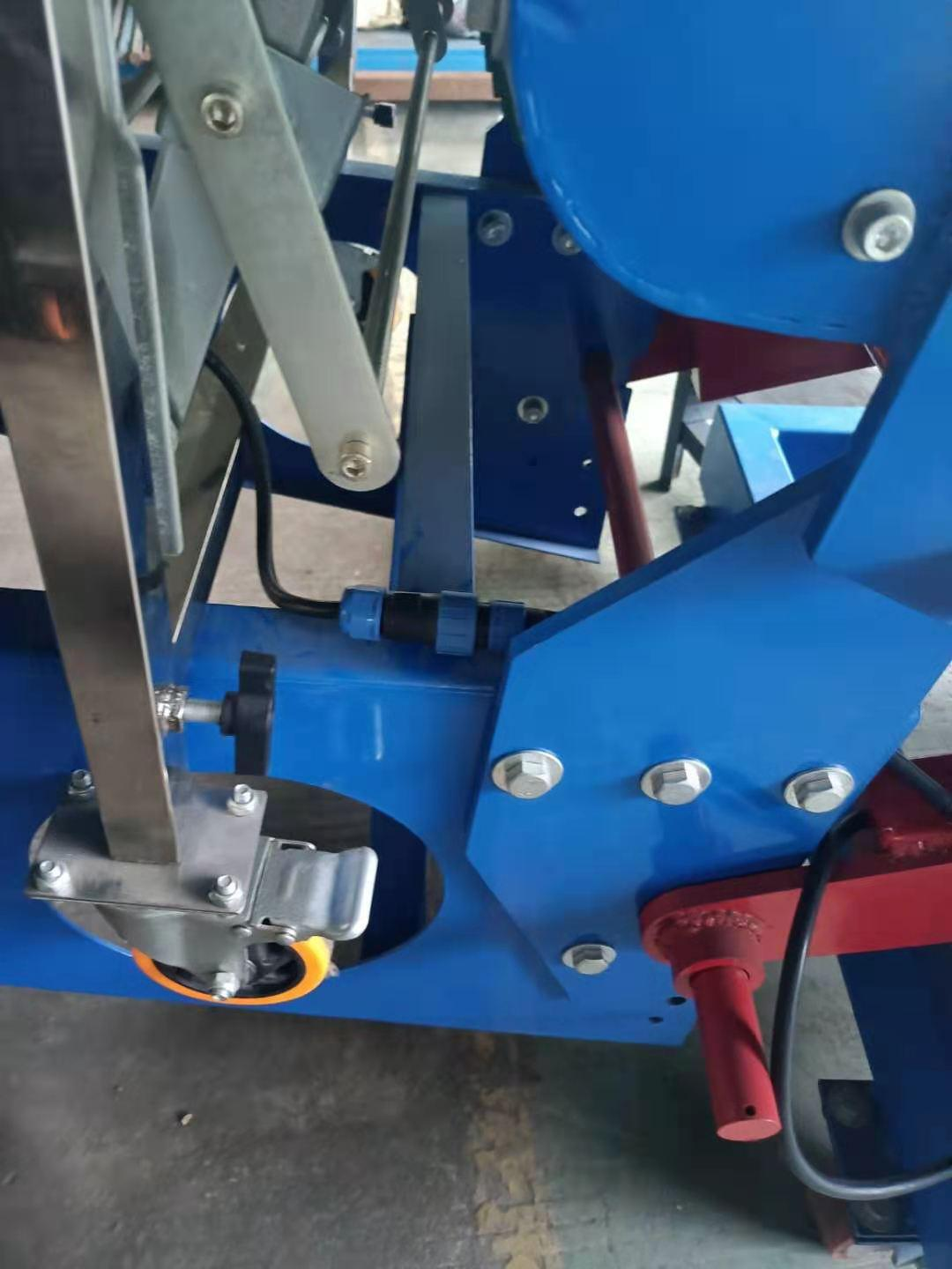 3. Connecting Roller Conveyor to Incline Plug and Power Supply