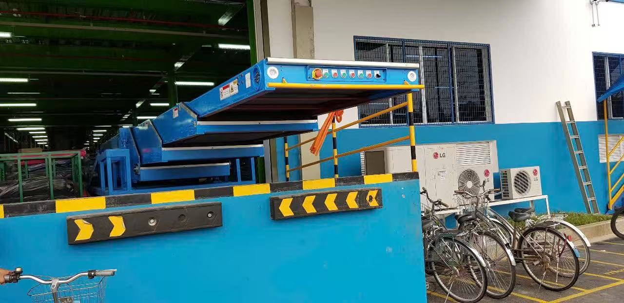 4 sections telescopic conveyor