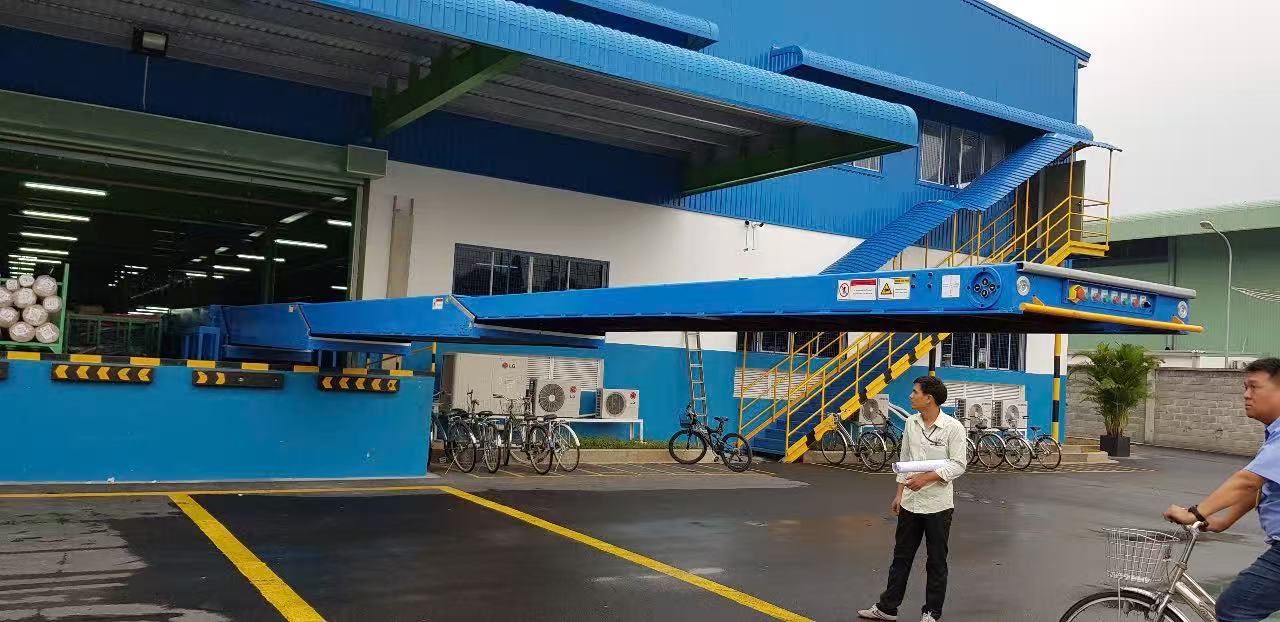 4 sections telescopic conveyor