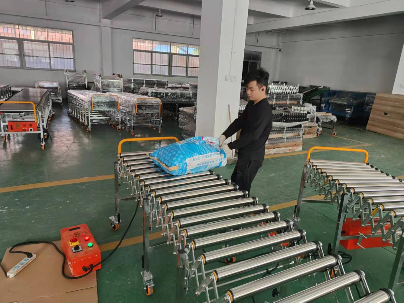 4. Do not tug belt sides during loading
