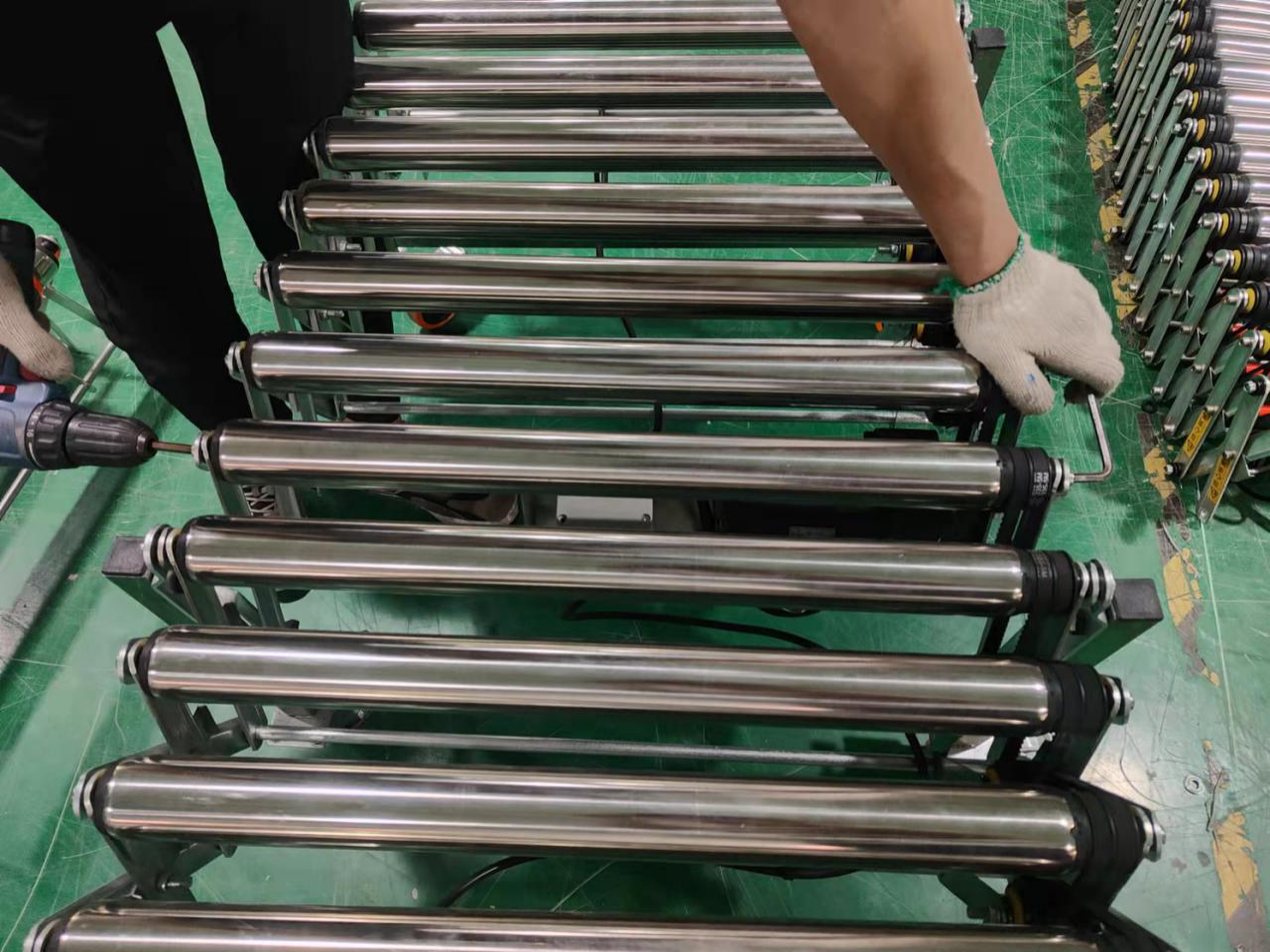 4. Use hex wrench to remove belt