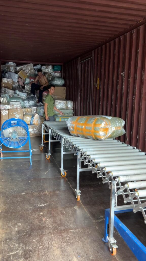 powered rubber roller conveyor used on the truck bed