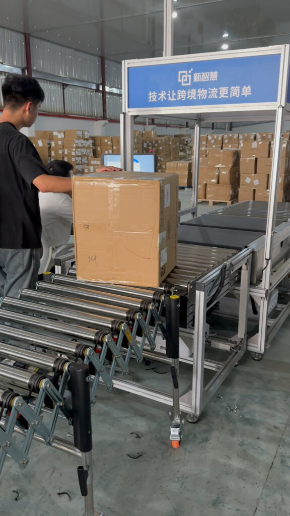 Logistics Parcels in Cartons Conveying Solution with Powered Roller Conveyor