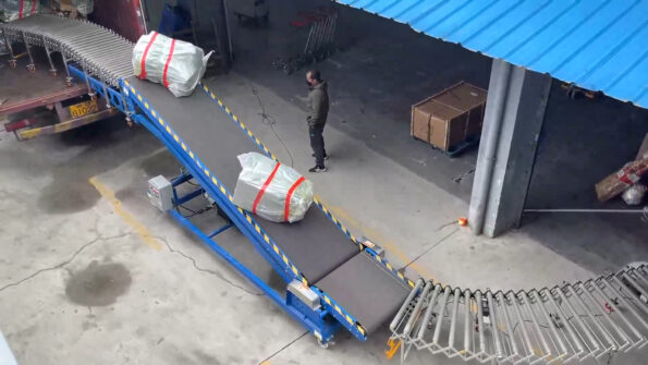 Logistics Warehouse Conveying and Loading Solution with Powered Rubber Roller Conveyor and Medium Hydraulic Conveyor