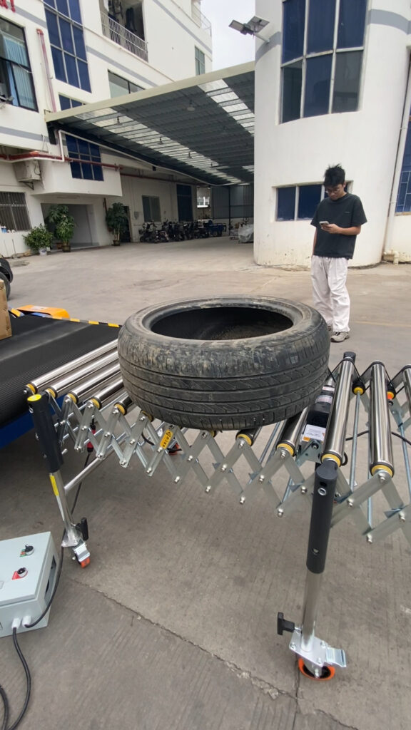 Unloading Tire with Roller Conveyor and Medium Hydraulic Conveyor
